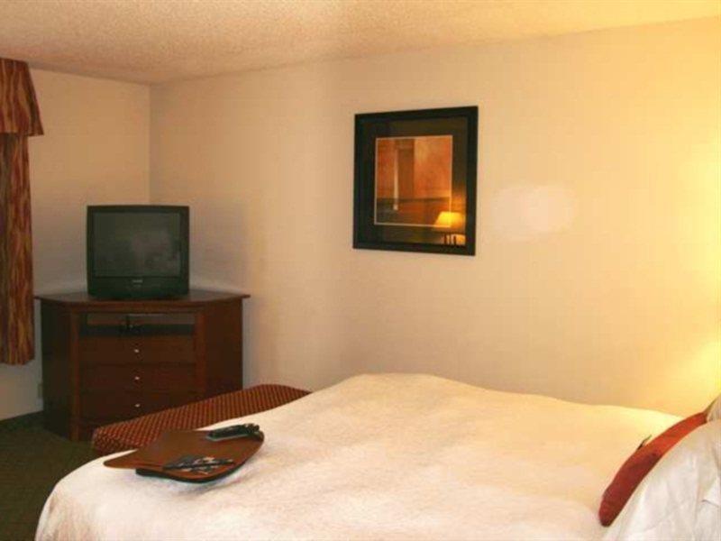 Hampton & / Myers Hotel