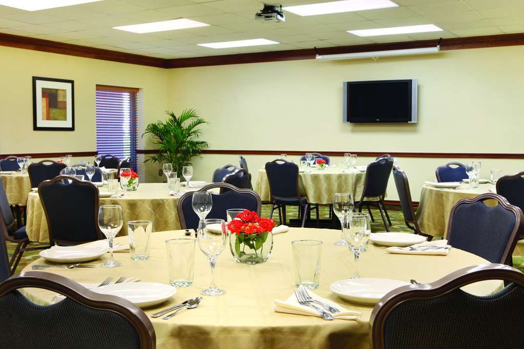 Hyatt House Miami Airport 3*
