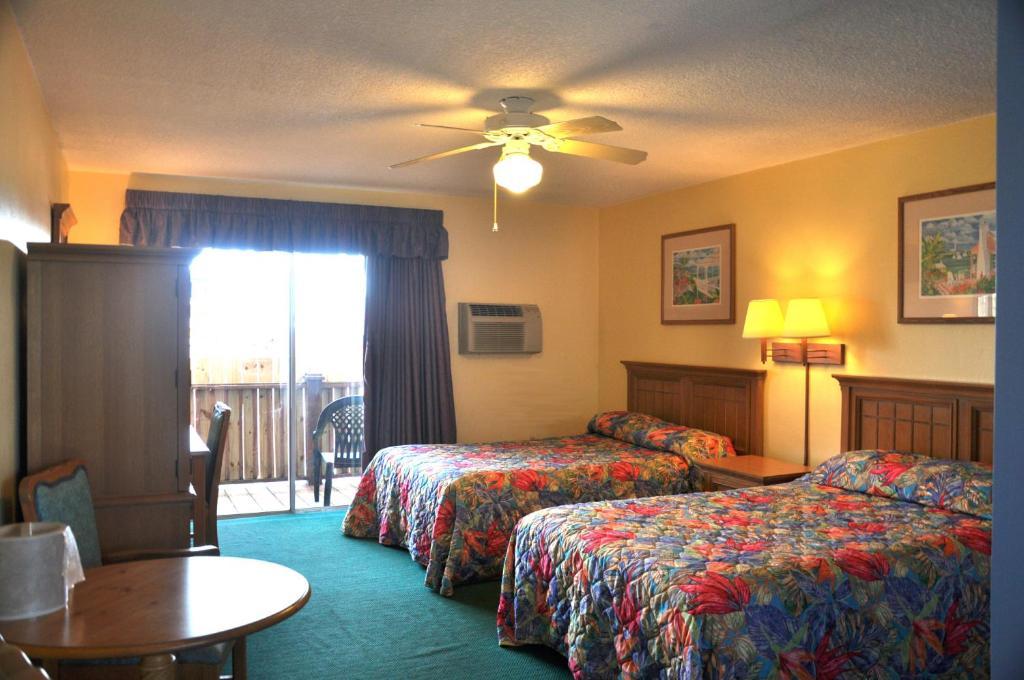 By The Beach - Motel