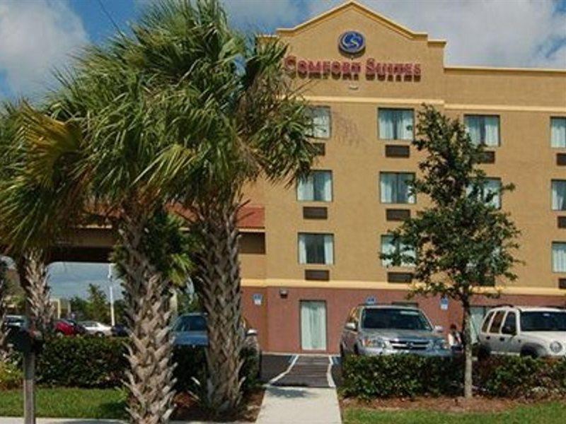 Hotel Comfort Pierce I-95 3*