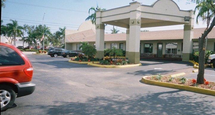 Oyo Pompano Motel *