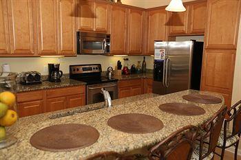 Premium Vista Universal Area Condos Apartment
