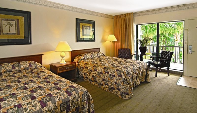Resort The Beachcomber St. Pete & St. Pete Beach