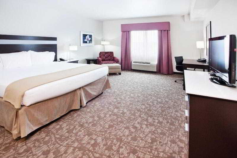 Express North Telecom Park By Ihg Hotel 2*