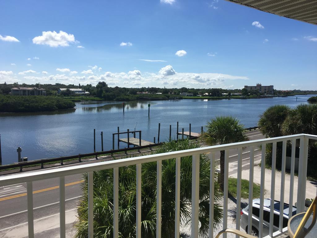 Joyce's Beachfront 2 * Indian Shores
