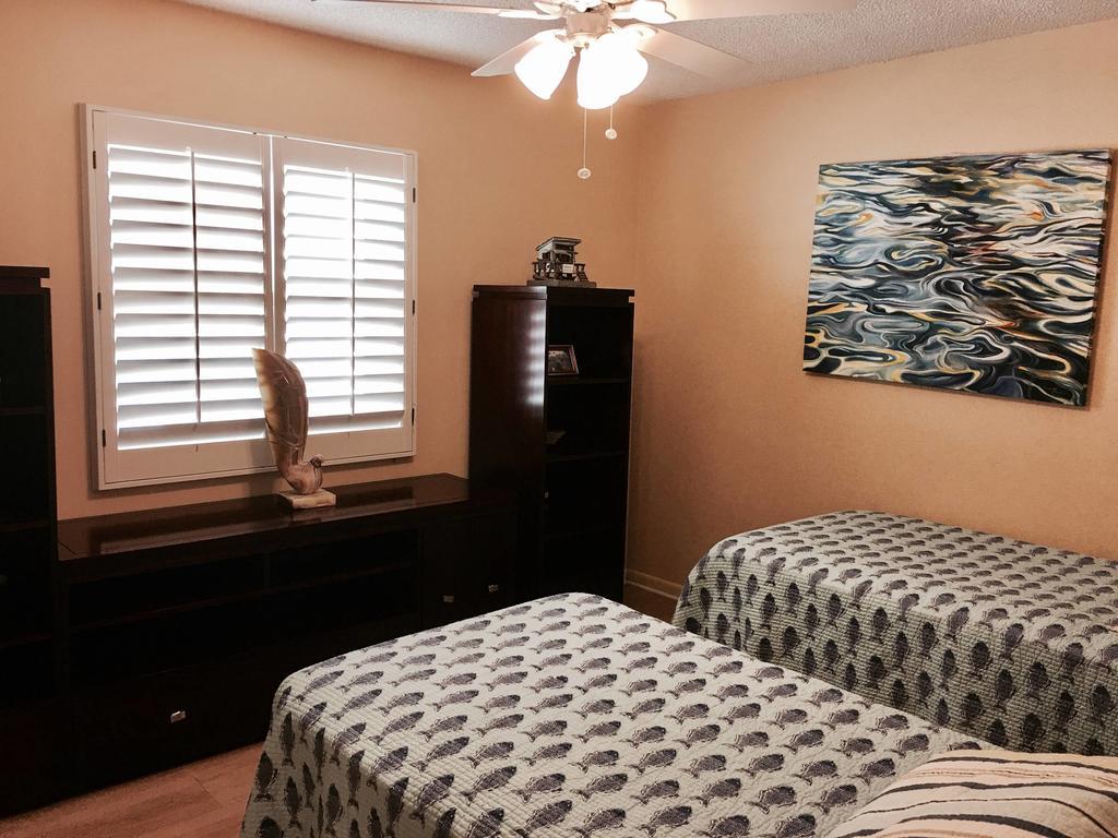 Apartment Joyce's Beachfront 2 Indian Shores