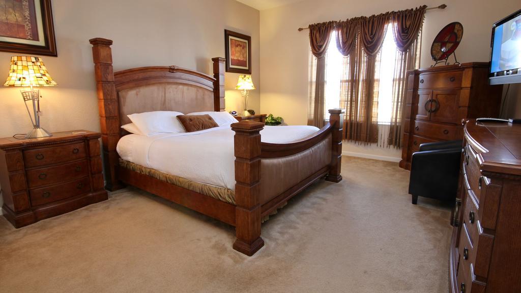 Fantastic Vista Cay: Luxury Poolside Near Theme Parks & Convention Center Holiday home Orlando