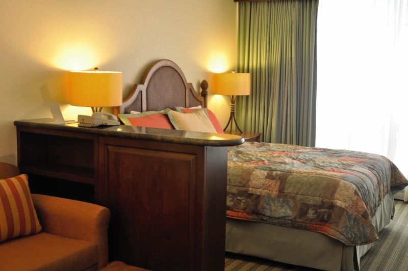 Resort Newport Beachside &