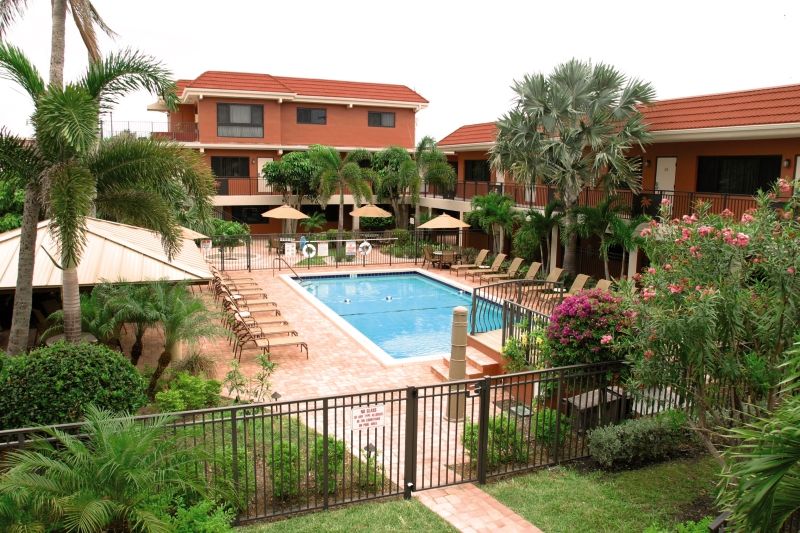 Hotel Away 3*