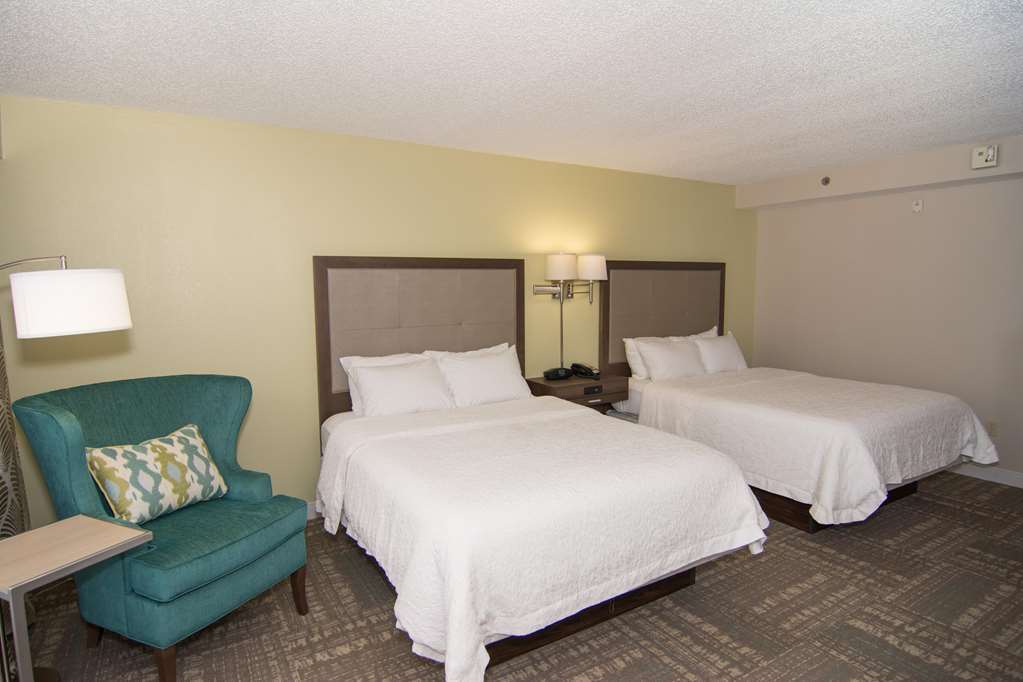 Hampton I-10 West 3*