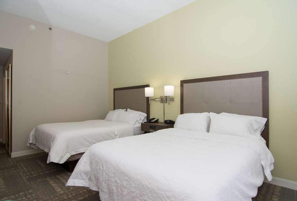 Hampton I-10 West 3*