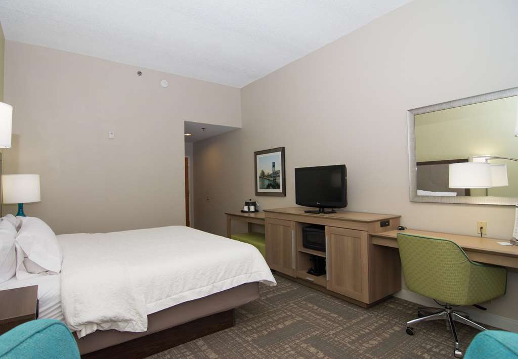 Hampton I-10 West Hotel 3*