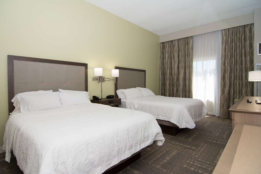Hampton I-10 West 3*