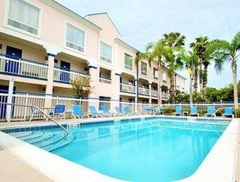 Super 8 By Wyndham Orlando Near Florida Mall 2*