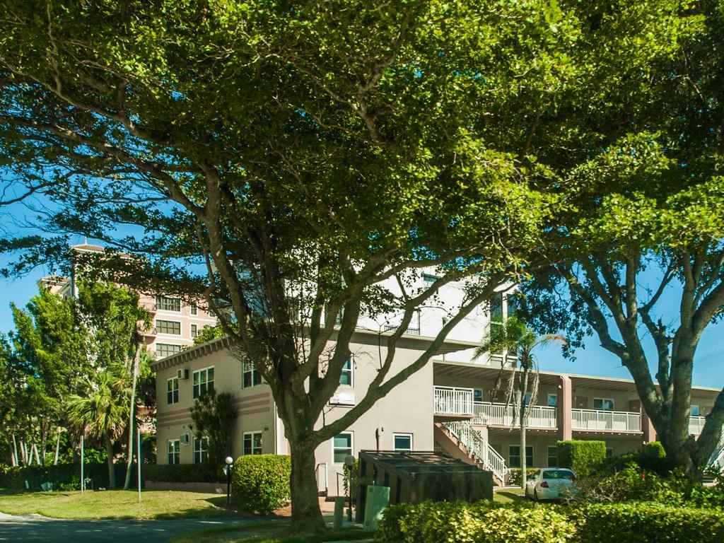 Kings Crown Florida Apartment