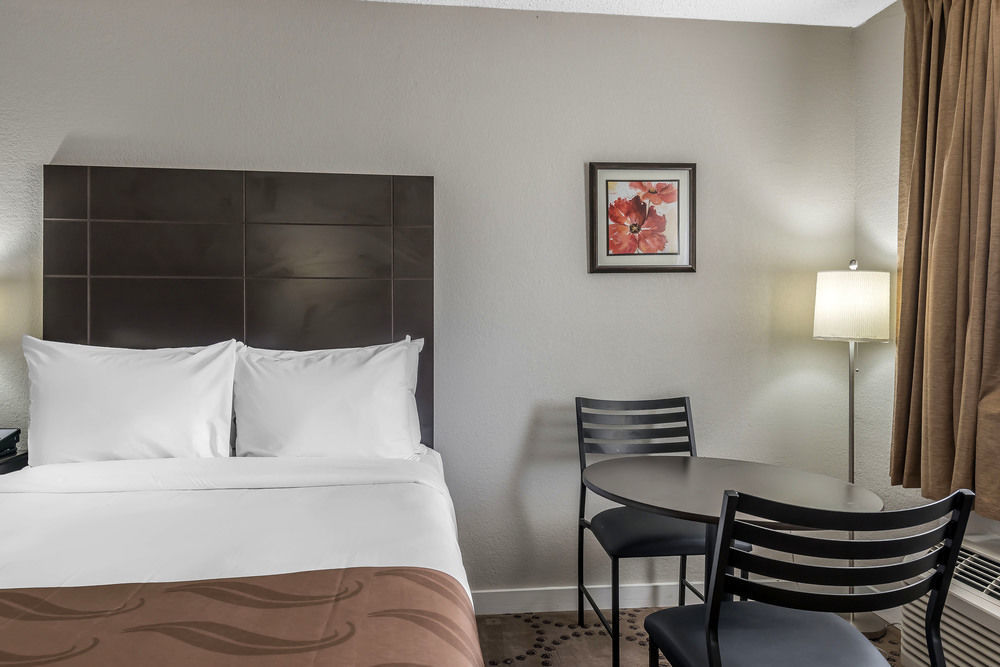 Hotel Quality Inn & Suites Kissimmee By The Lake 3*