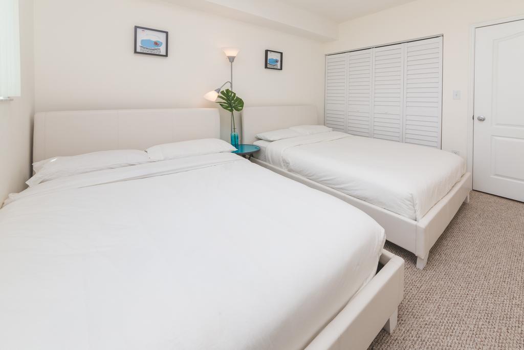 Botel Best Holiday Suites 4*