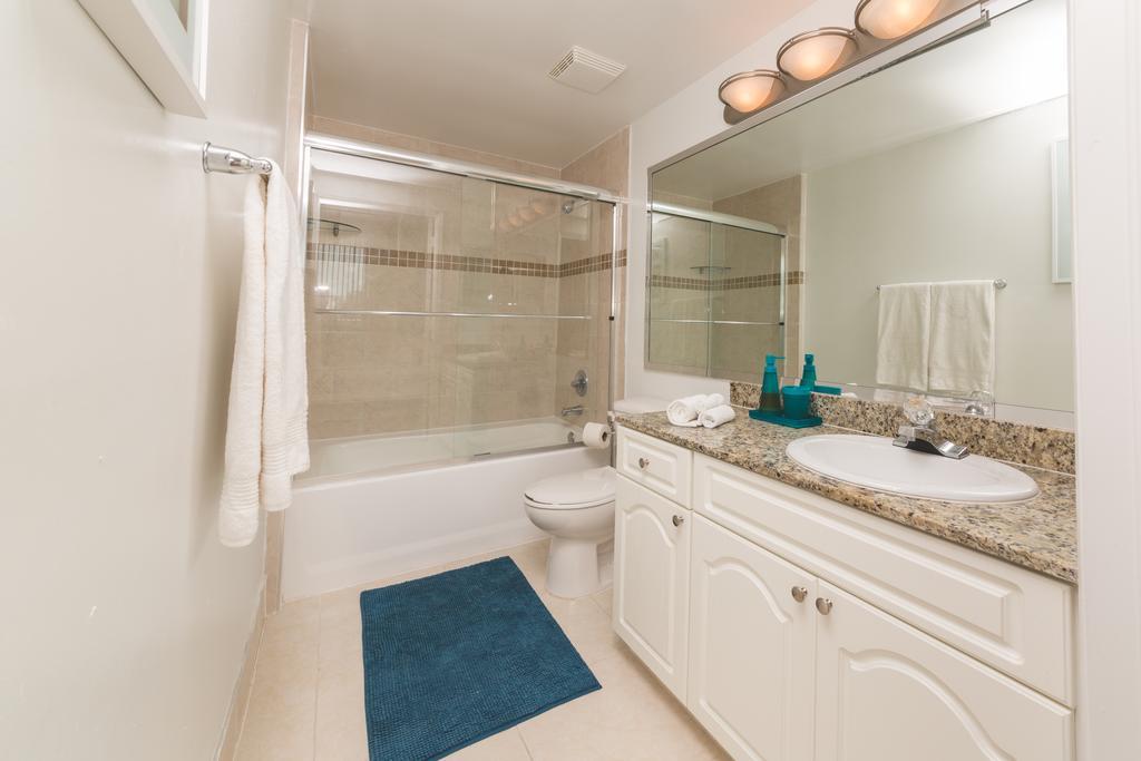 Botel Best Holiday Suites