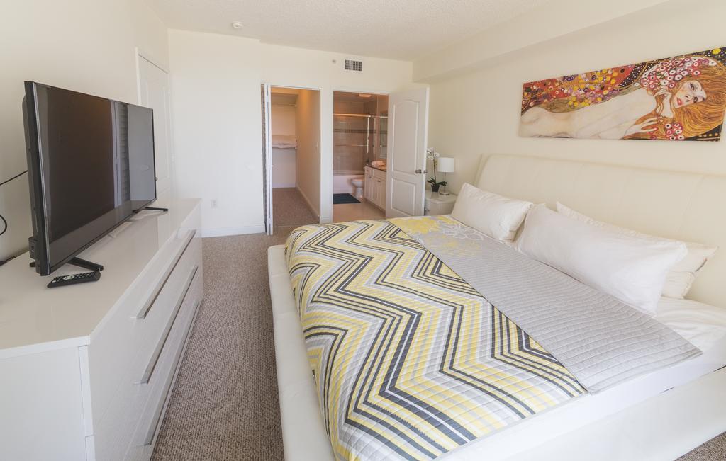 Botel Best Holiday Suites 4*