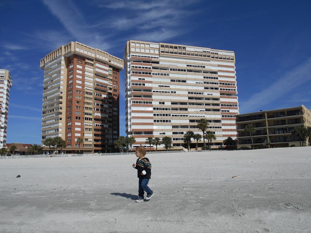 Boca Ciega Bay Apartment *
