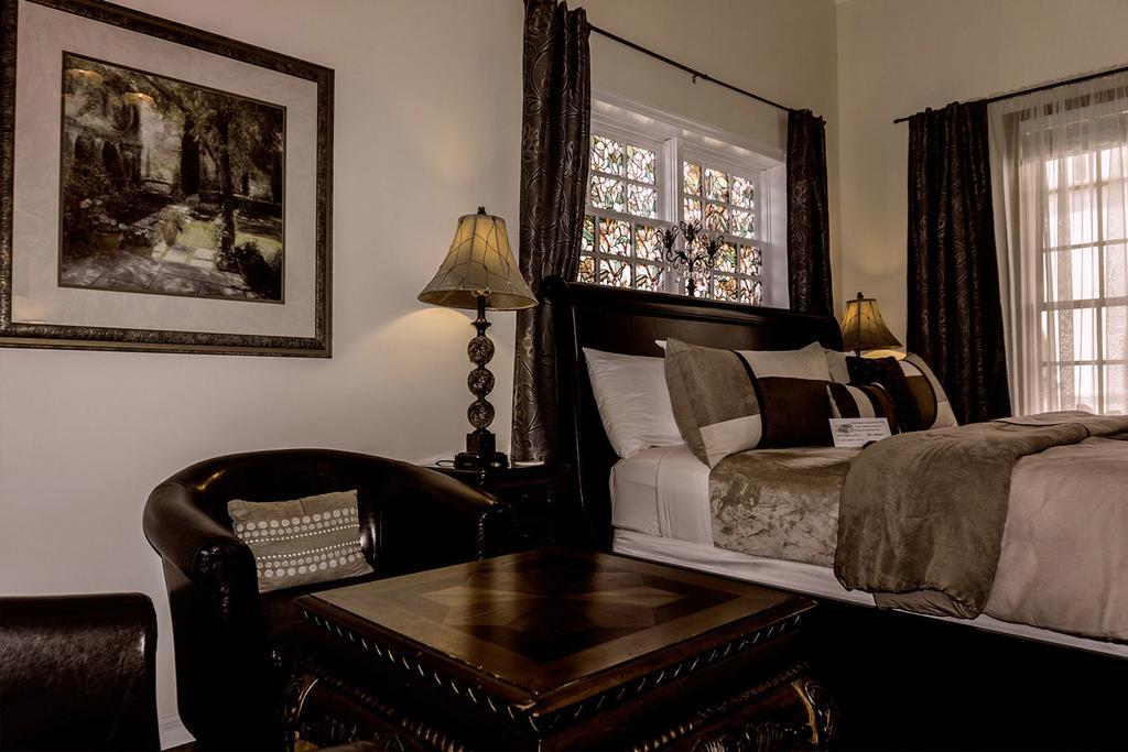 Old House And Restaurant Bed & Breakfast