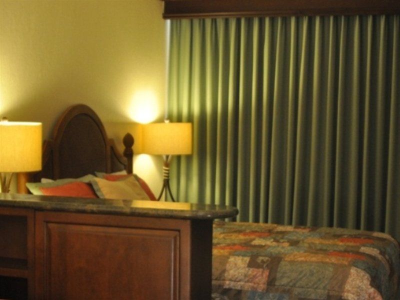 Newport Beachside & 4* Sunny Isles Beach