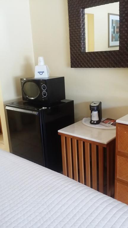 Days By Wyndham Cruiseport West At I-95/524 Hotel