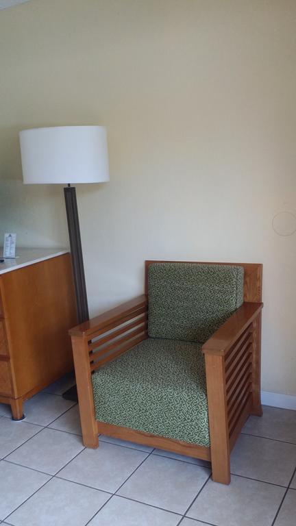 Days By Wyndham Cruiseport West At I-95/524 Hotel 2*