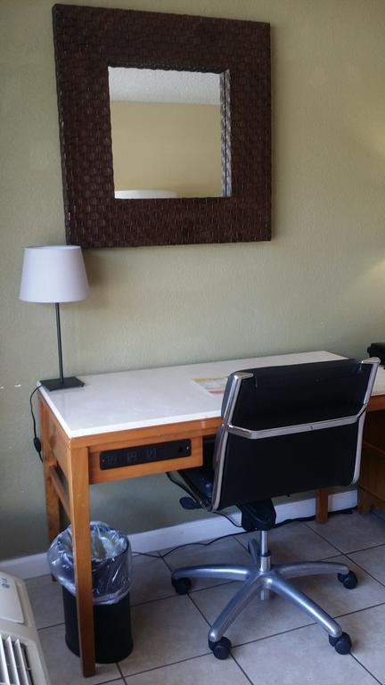 Days By Wyndham Cruiseport West At I-95/524 Hotel Cocoa