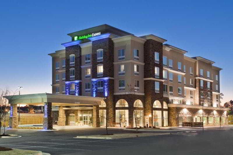 Express North Telecom Park By Ihg Hotel 2*