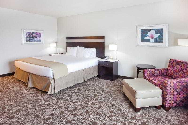 Express North Telecom Park By Ihg Hotel
