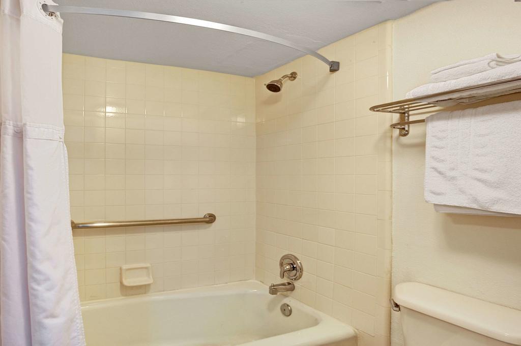 Days By Wyndham South Memorial Hospital 2*