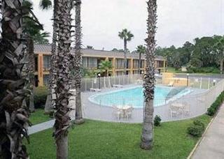 Econo Lodge *