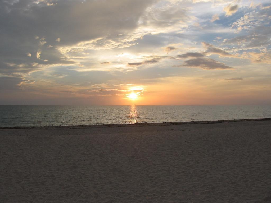A Retreat On Casey Key 2*