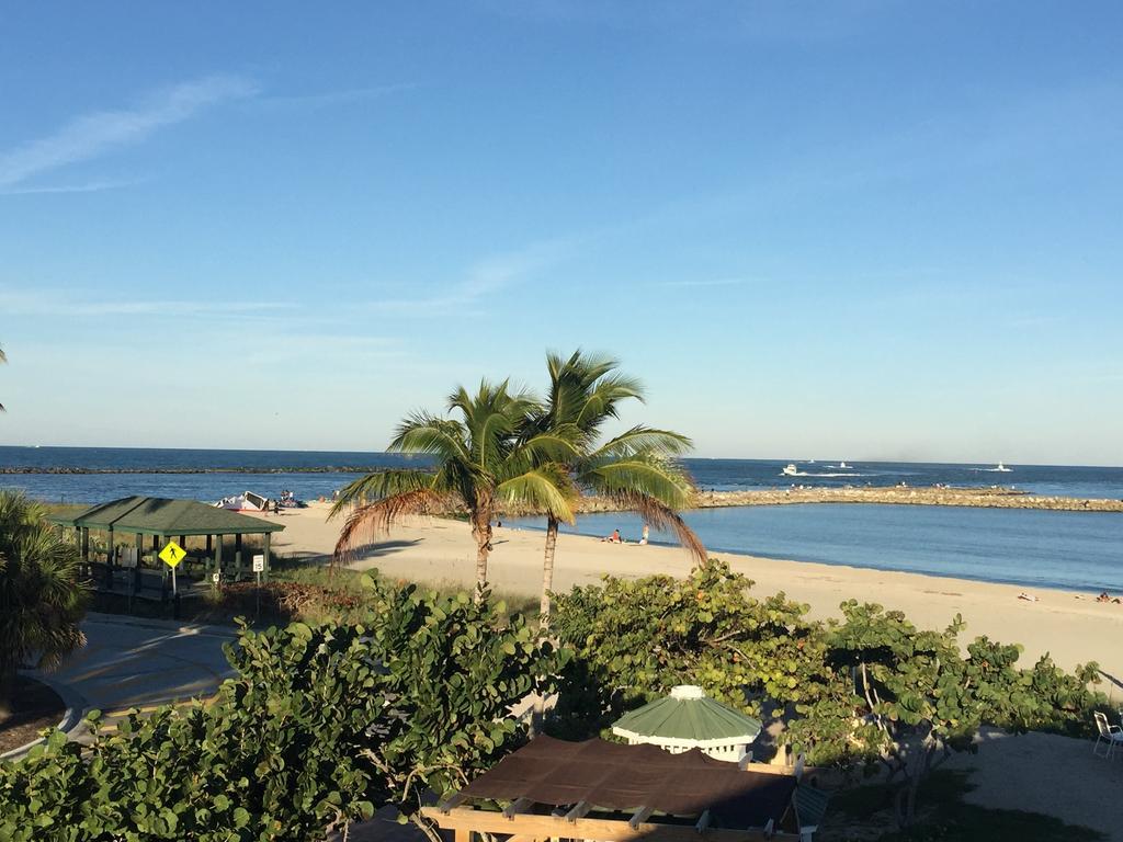 Rhumcay Beach And Grille Fort Pierce