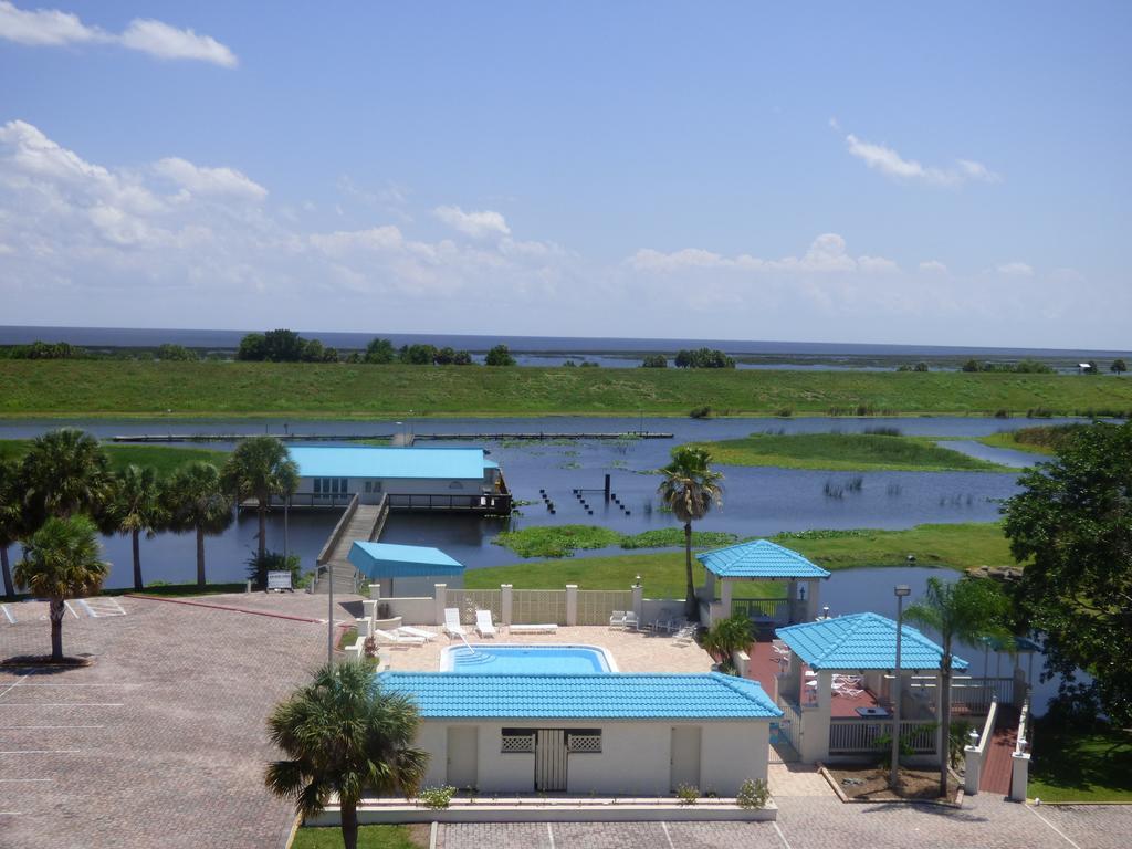 Days & By Wyndham Okeechobee
