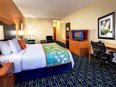 Hotel Fairfield & By Marriott 3*