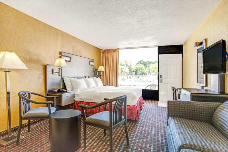 Motel Days By Wyndham St. Petersburg / Tampa Bay Area 3*