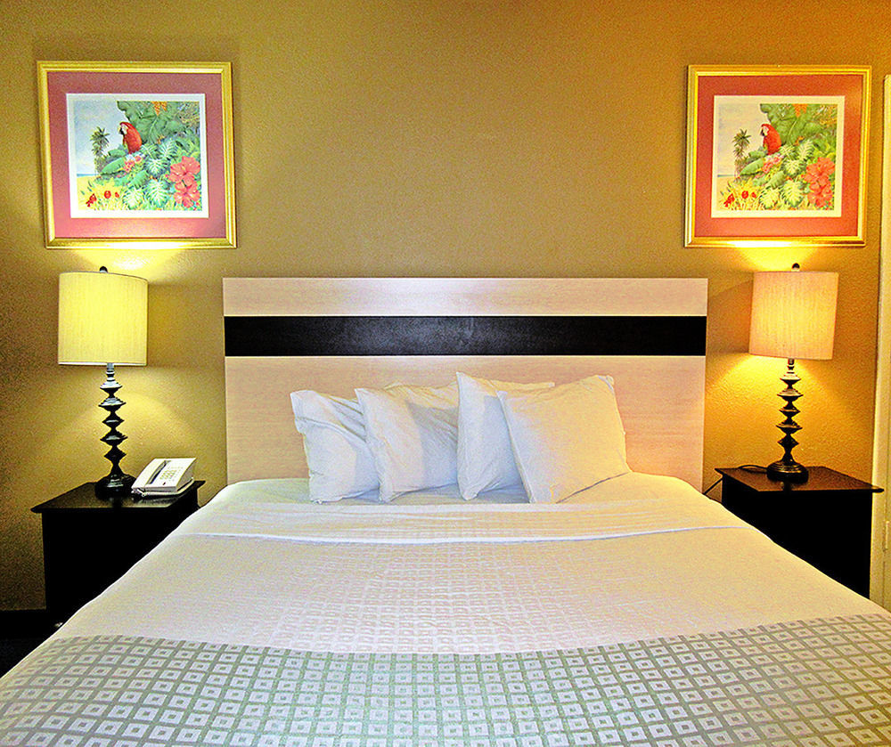 Hotel Roomba & At Old Town Kissimmee