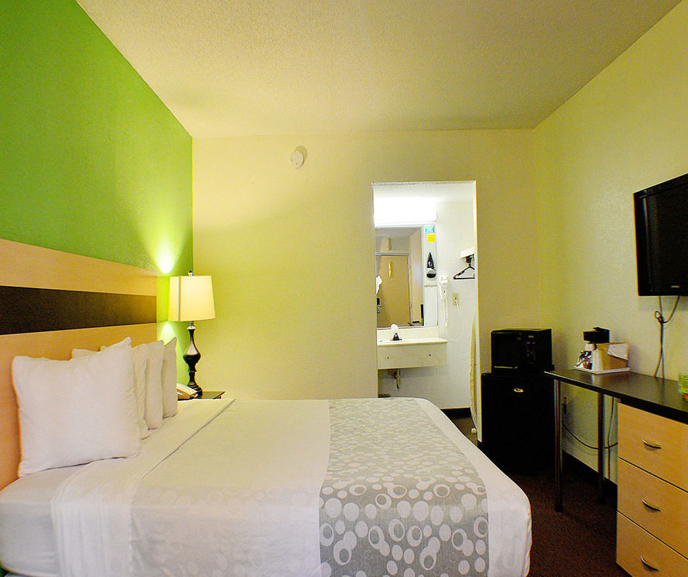 Hotel Roomba & At Old Town