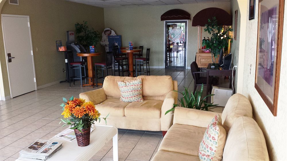 Hotel Days By Wyndham Cruiseport West At I-95/524 Cocoa