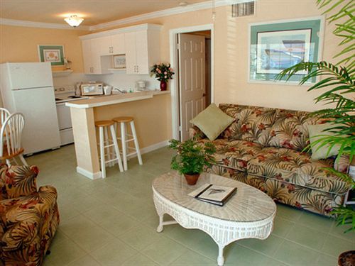 Tradewinds By Resortquest Hotel