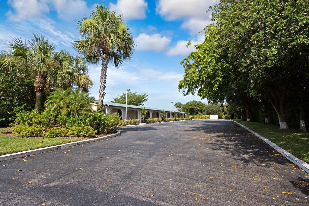 Tequesta Palms Inn
