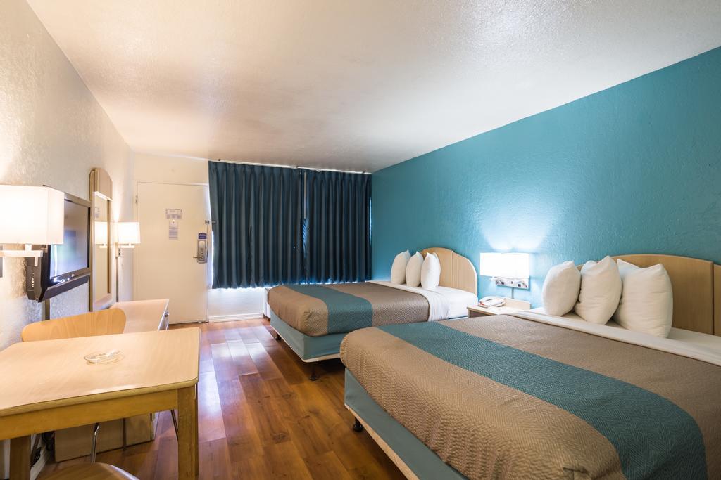 Hotel 6-spring Hill, Fl - 2*