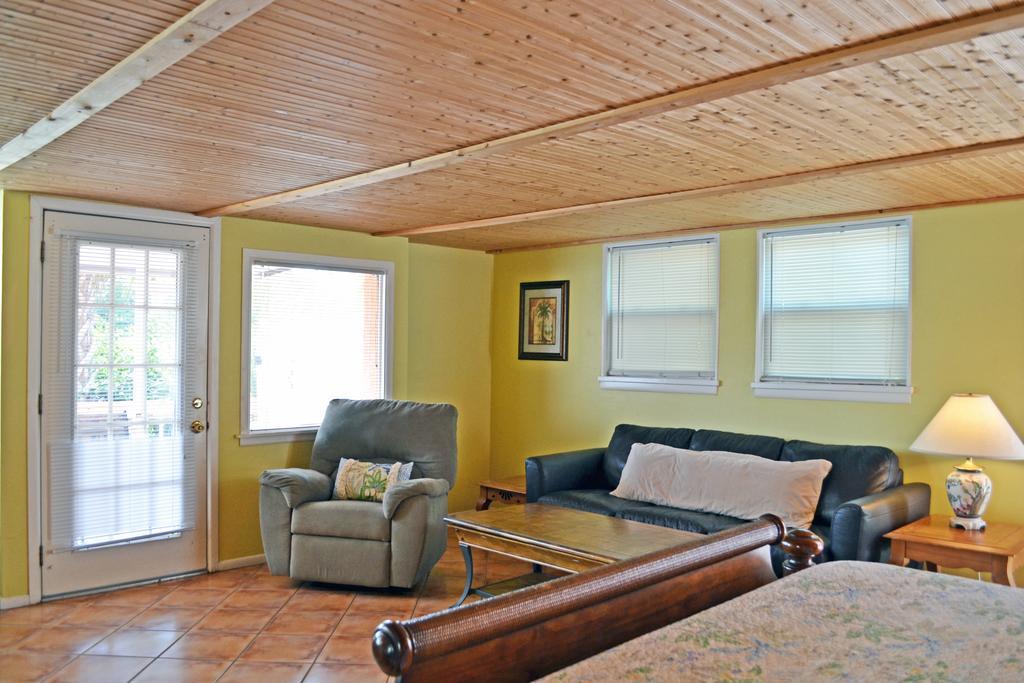Flip Flop Cottages - Siesta Key * Gulf Gate Estates