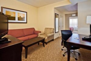 Express & North I-4 By Ihg Hotel 3*