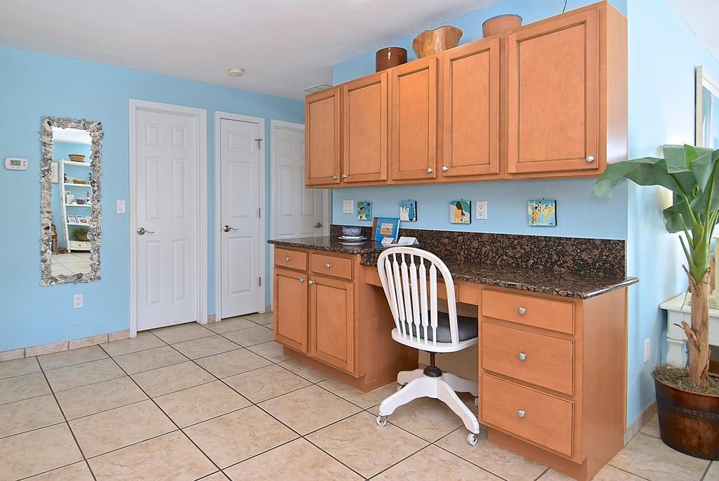 A Retreat On Casey Key 2*