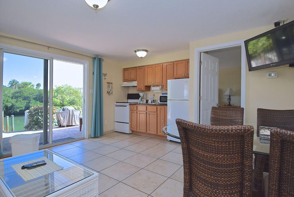 A Retreat On Casey Key 2*