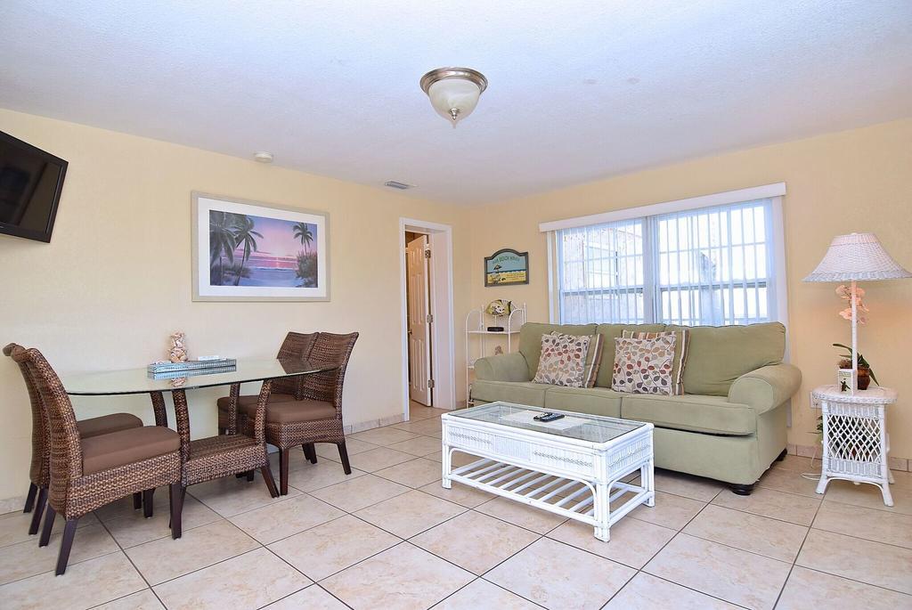 A Retreat On Casey Key 2*