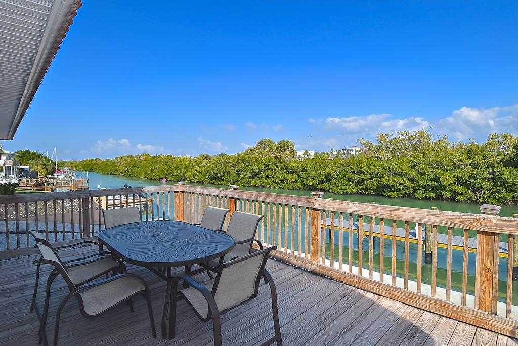 A Retreat On Casey Key 2*